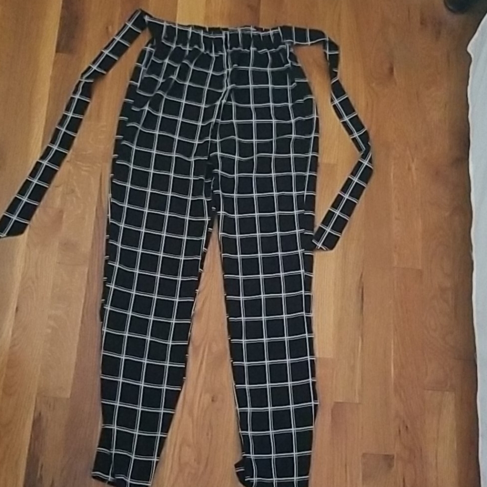 Work pants with a tie